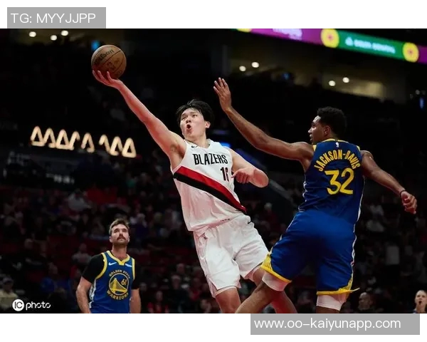 杨瀚森关键时刻得分开拓者半场紧咬爵士森萨博表现出色砍下19分