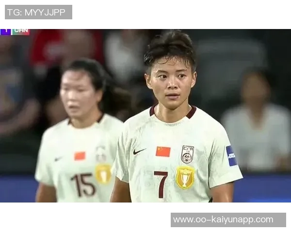 王霜第63分钟被换下替补席上右脚脚踝裹冰袋引发关注